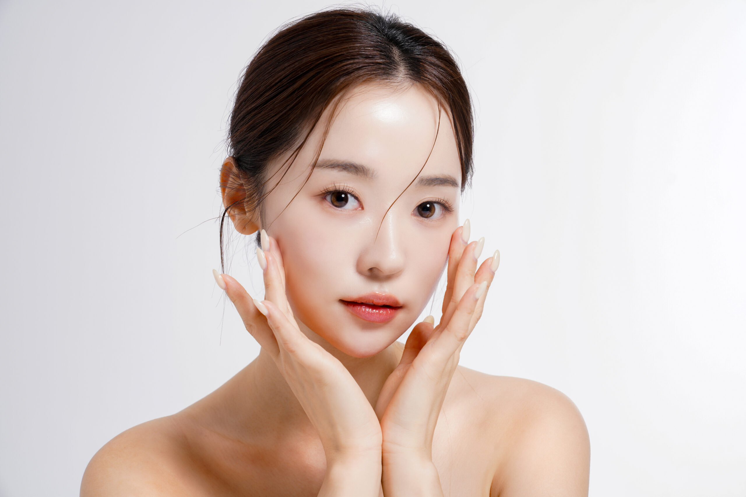 맑고 투명한 피부의 모델